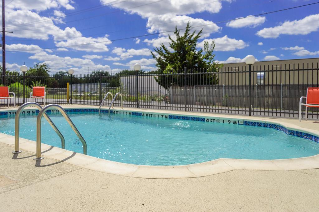 Super 8 By Wyndham Ardmore Esterno foto