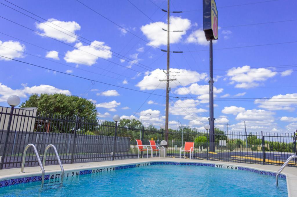 Super 8 By Wyndham Ardmore Esterno foto