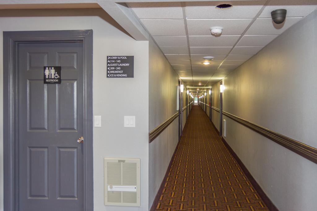 Super 8 By Wyndham Ardmore Esterno foto